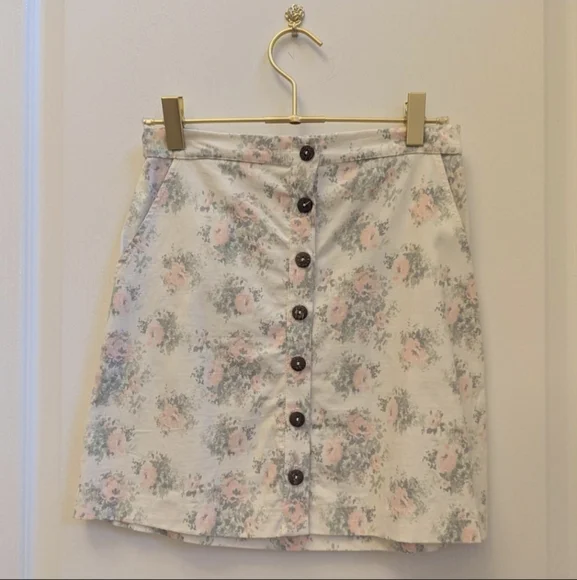 Lily White Floral Skirt with Button Detail - Picture 3 of 8